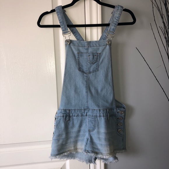 Guess short overalls - Picture 2 of 7